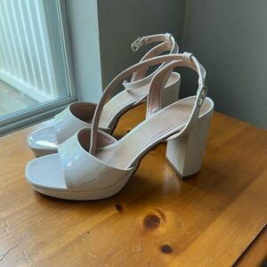 Pale pink, patent leather block heels
DM your offers or any questions! ☀️